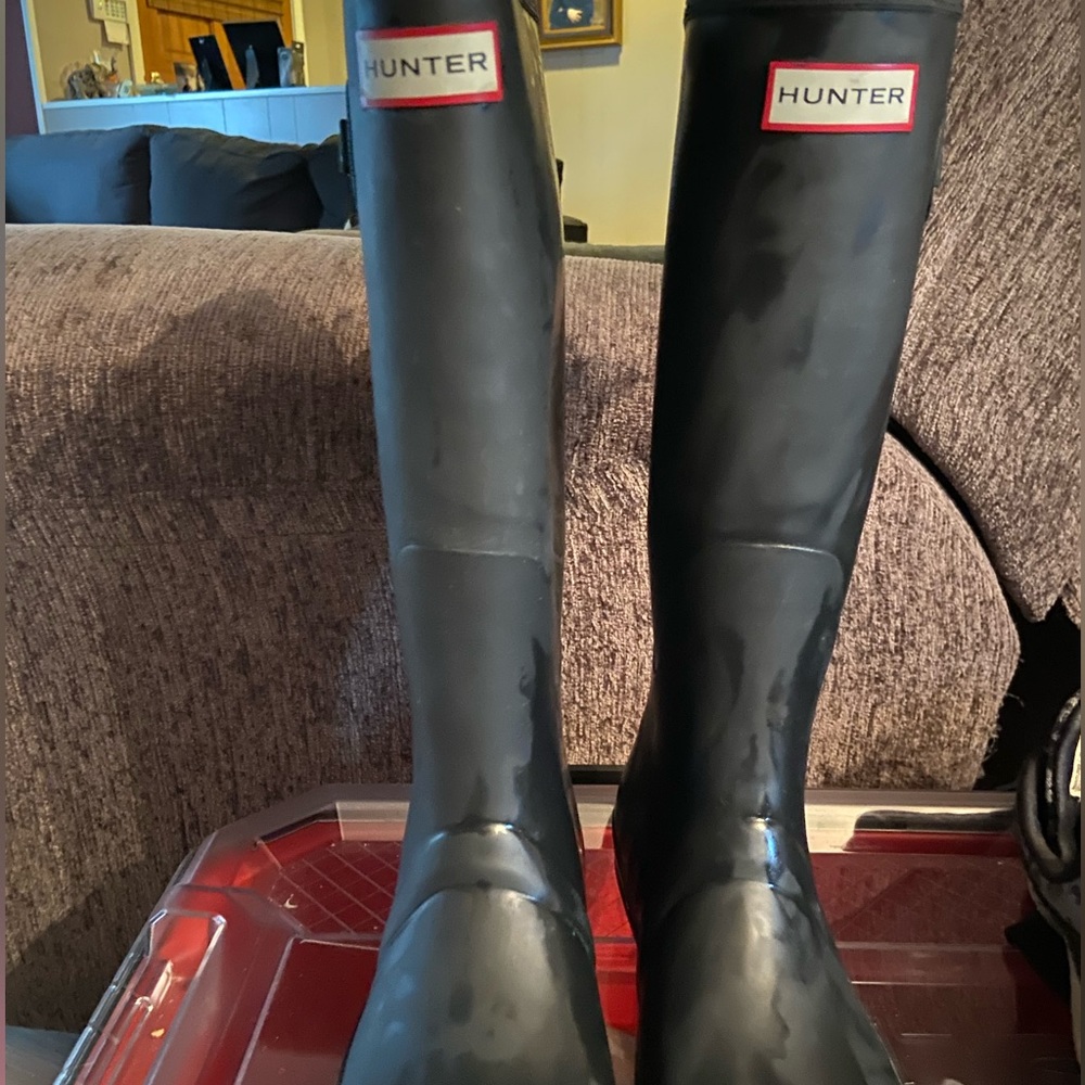 Original Hunter rain boots—excellent condition! Women’s size 8 (men’s 7).